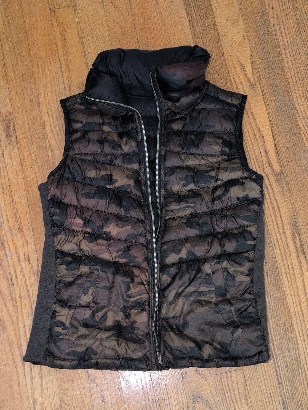 Sleeveless Quilted Camo Vest - Black/Brown